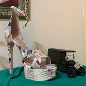 Steve Madden Shoes - colored textured platforms with angle closure Steve Madden Shoes - colored textured platforms with angle closure